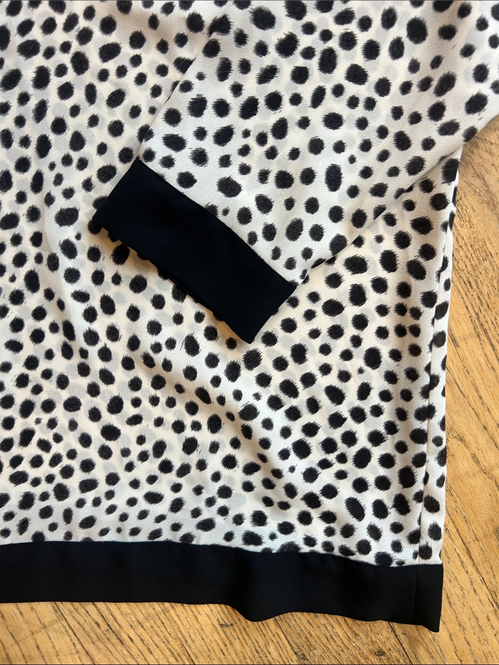 🌸3 FOR $20🌸
LOFT Black and White Dalmatian Dot Girls' Long Sleeve Top - Picture 4 of 7